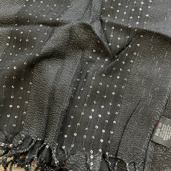 Sparkly black scarf - Picture 3 of 5